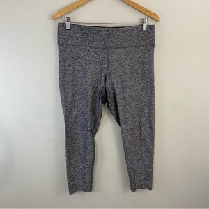 Pink VS Ultimate Gray Cropped Leggings Woman’s Size Large‎